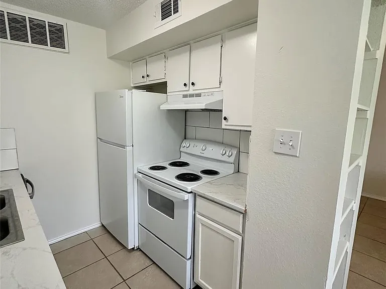 4322 Gillis St #205 — Photo 6