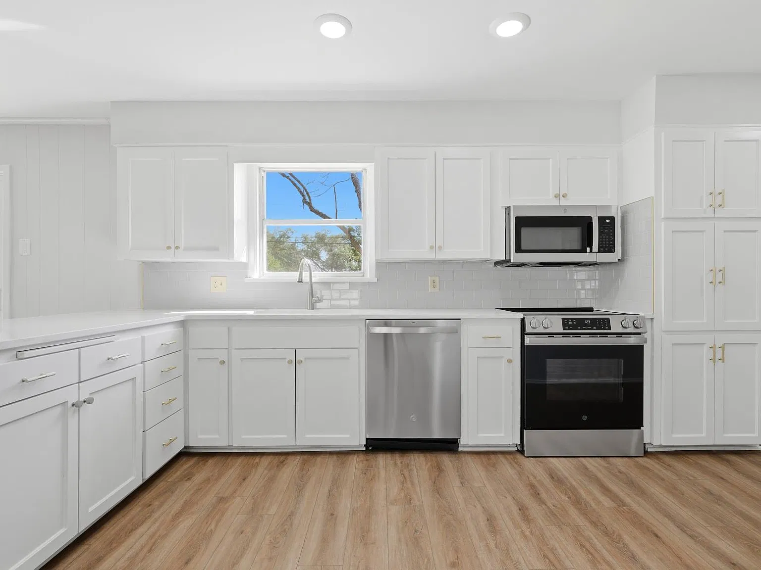 3 bed, 1900 sqft, $2,450 — Photo 4