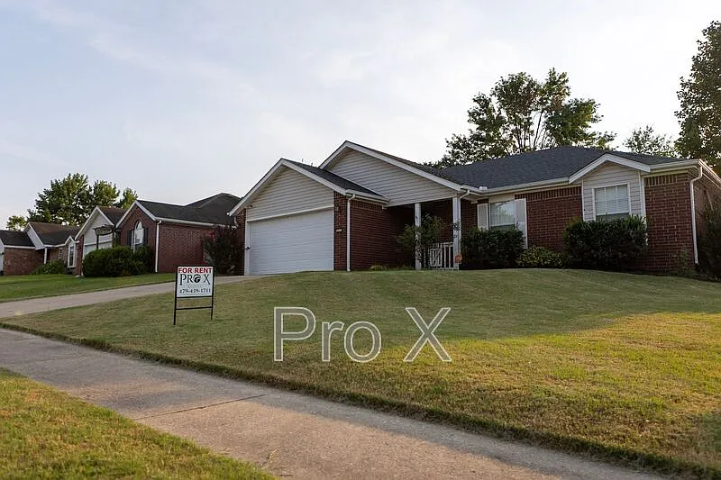 3 bed, 2.0 bath, 1302 sqft, $1,750 — Photo 3