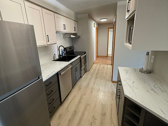 3rd image of 1116 Greenvale Ave W #1116