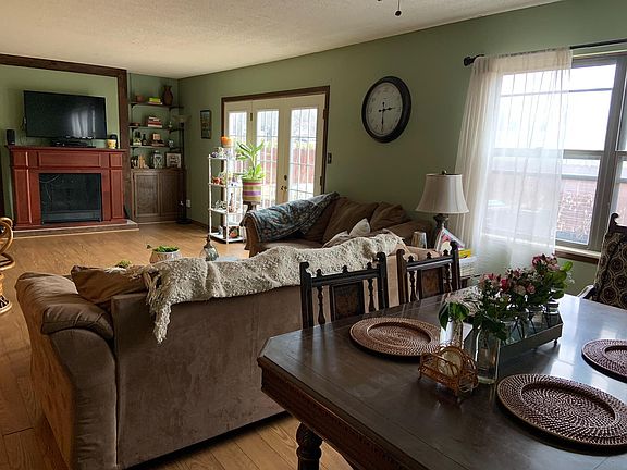 Living room/dining room