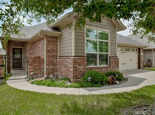 202 Captains Ct, Granbury, TX 76049