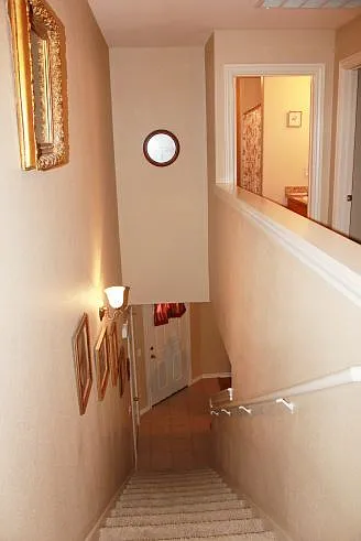 830 Oakwood Ct #830 — Photo 3