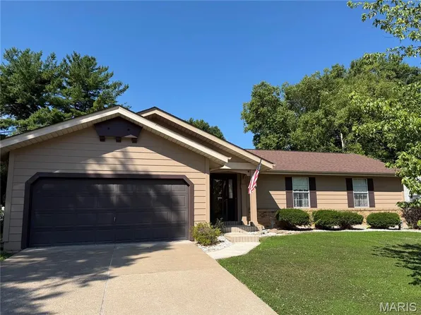 2807 Sundowner Dr, Saint Charles, MO 63303