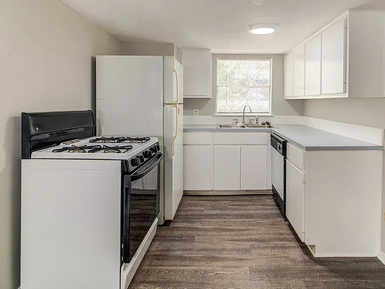 4908 Lynnwood St #B — Photo 8