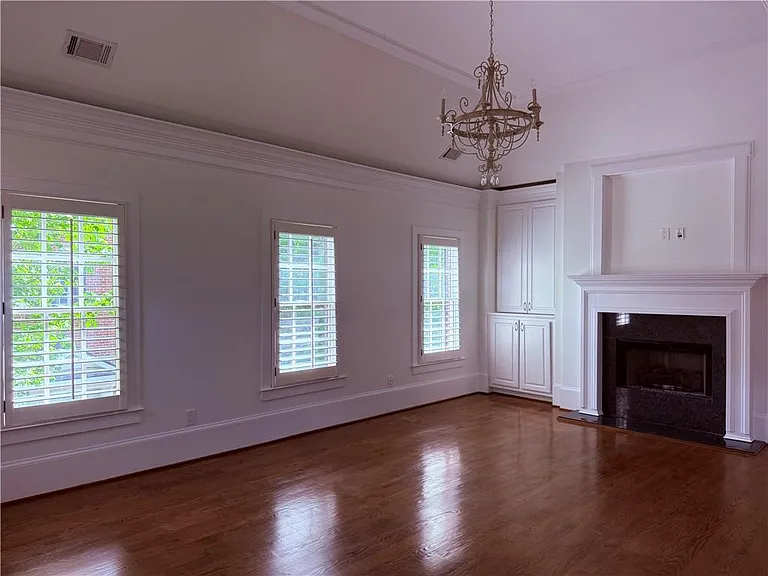 2617 Canterbury Trl NE — Photo 16