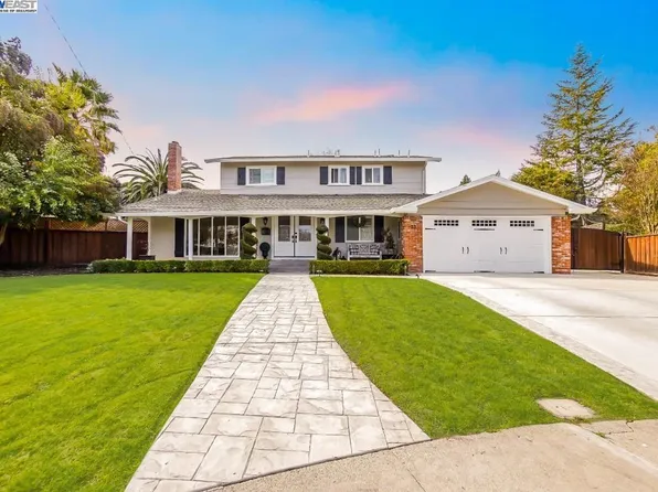 33 Yellowstone Ct, Walnut Creek, CA 94598