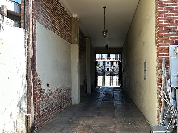 2nd image of 4512 W Washington Blvd #4