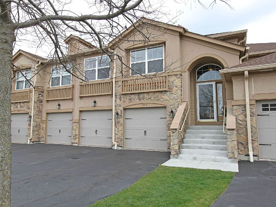 00_Front View_1992crenshaw_vernonhills_bayhill_townhome_greggslanding_kieronquanerealestate_atproperties