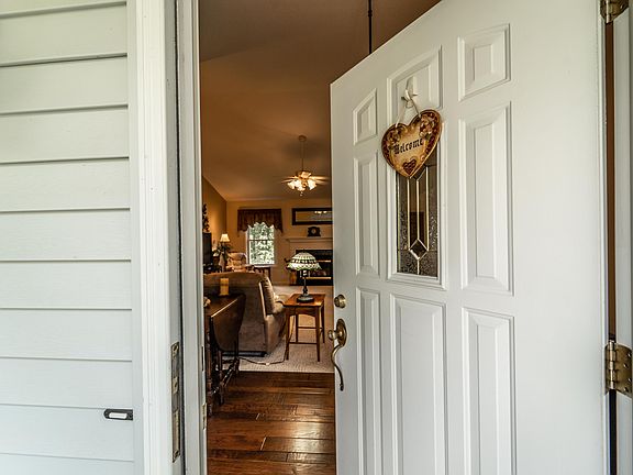 4th image of 140 Mountain View Dr