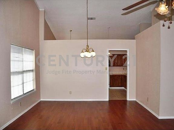 3rd image of 4429 Seville Ln