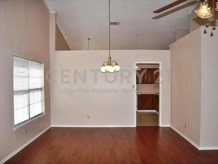 4429 Seville Ln — Photo 3