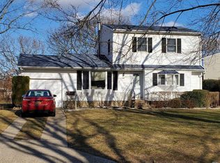 165 Sugarwood Ln, Central Islip, NY 11722