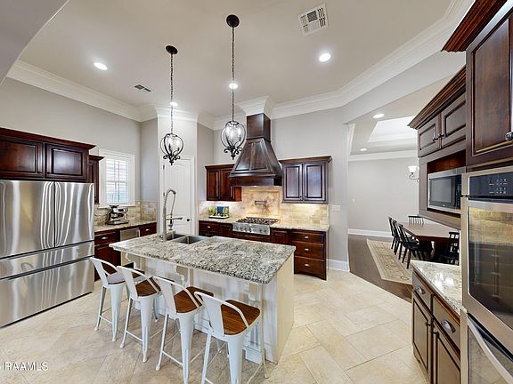 5th image of 315 Dunvegan Ct