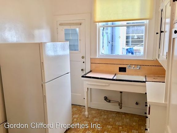 3rd image of 121 Dolores St APT 1