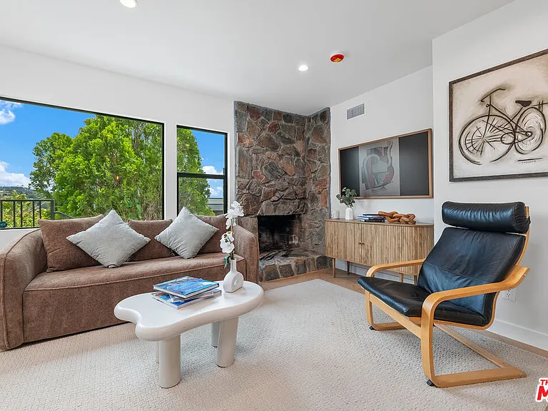 2045 Paramount Dr — Photo 8