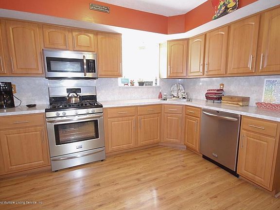 5th image of 68 Towers Ln