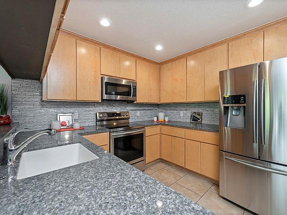5th image of 1099 Warren Ave Unit 206