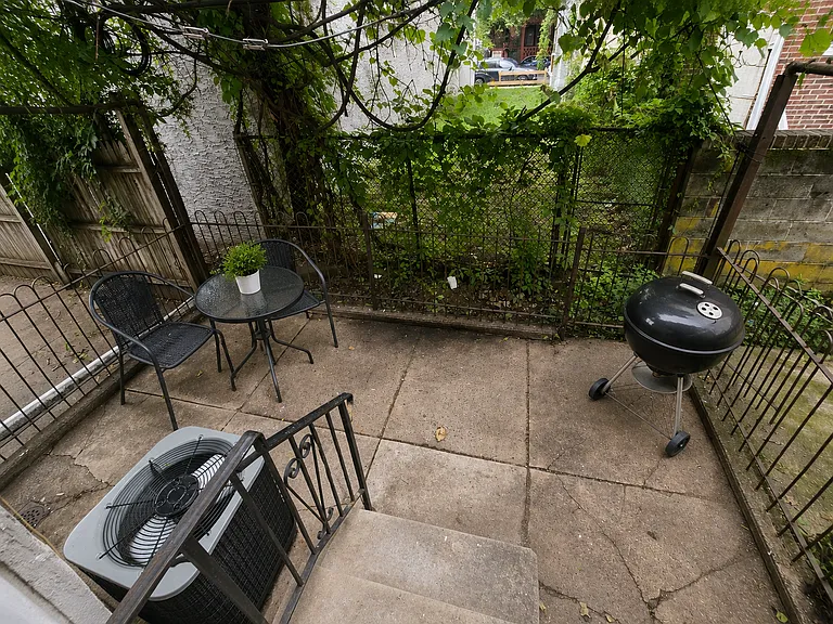 1302 N Farson St — Photo 22