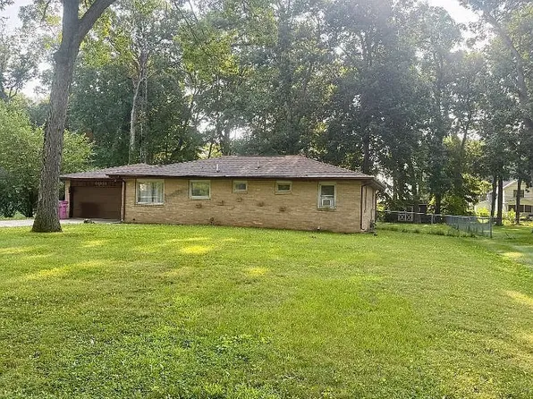 68825 6th St, Edwardsburg, MI 49112