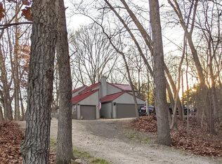 1375 Indian Hills Ln, Milford, MI 48380