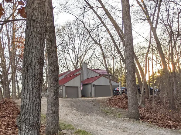 1375 Indian Hills Ln, Milford, MI 48380