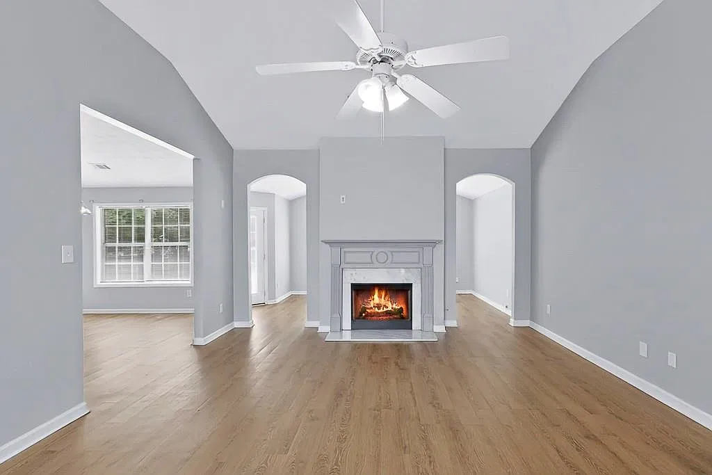 3 bed, 1946 sqft, $2,400 — Photo 1