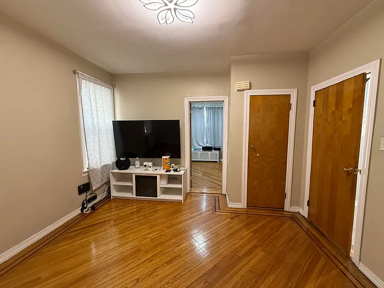 360 Ege Ave #1 — Photo 3