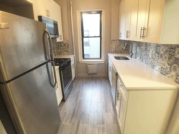 3rd image of 148 Linden Blvd APT 21