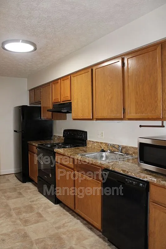 2 bed, 2.0 bath, 1072 sqft, $1,875 — Photo 2