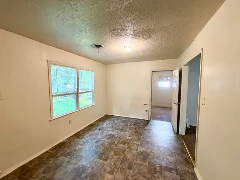 122 Meadowbrook St — Photo 3