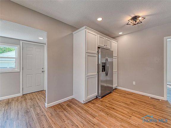 5th image of 5836 Livingston Dr