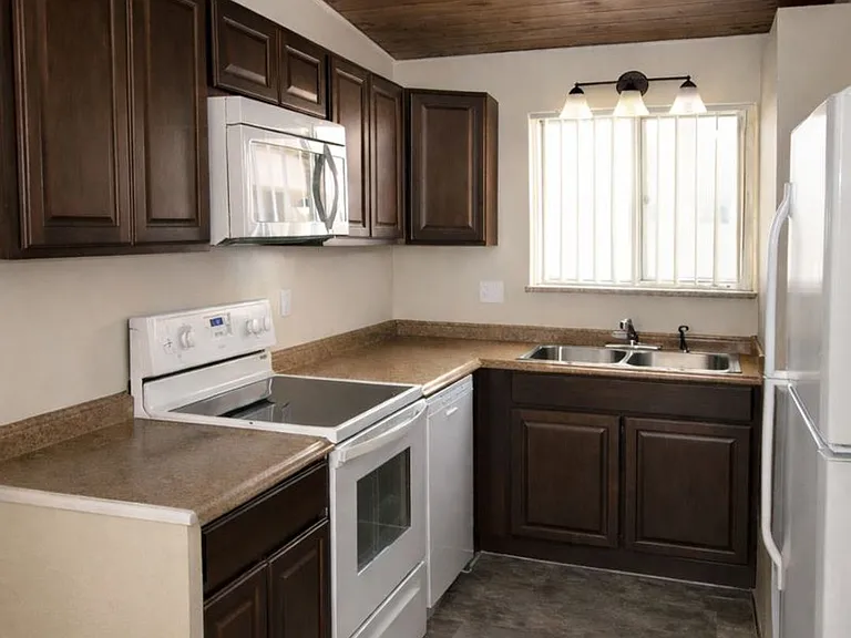 Maple Tree Apartments — Photo 9