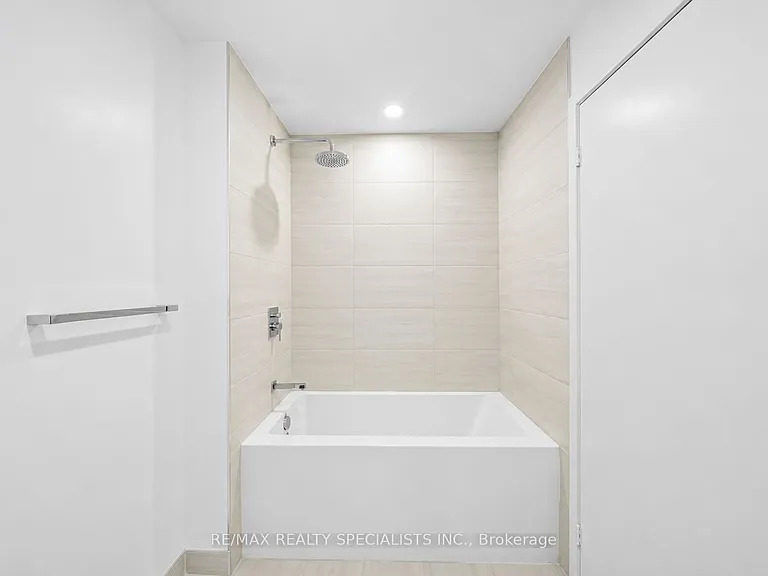 285 Dufferin St #817 — Photo 26