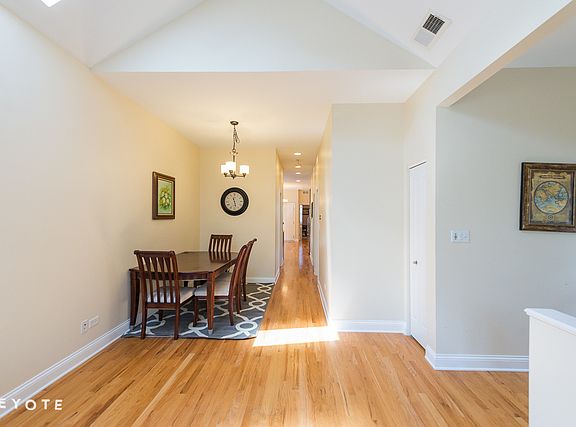 2nd image of 920 S Claremont Ave #3