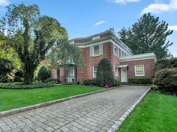 142 Bertha Pl, Staten Island, NY 10301