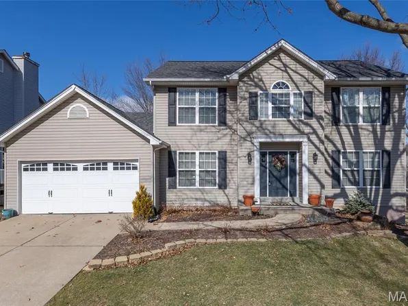 5013 Royal Burgess Dr, Saint Peters, MO 63304