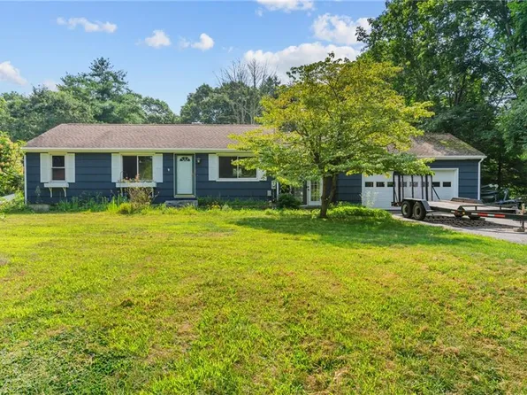 49 Wellstown Rd, Ashaway, RI 02804