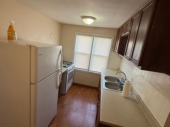 4th image of 339 E Bruce Ave #3