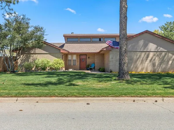 1 Misty Glenn Dr, Chickasha, OK 73018
