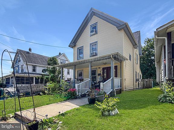 2nd image of 119 S Davis St
