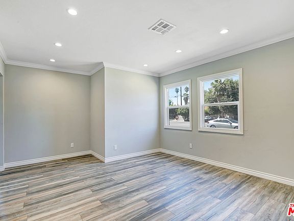 5th image of 1035 W 10th St