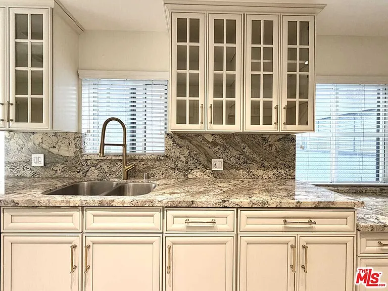 121 S Palm Dr #404 — Photo 20