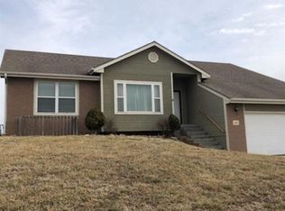 4104 SW Cambridge Ave, Topeka, KS 66610