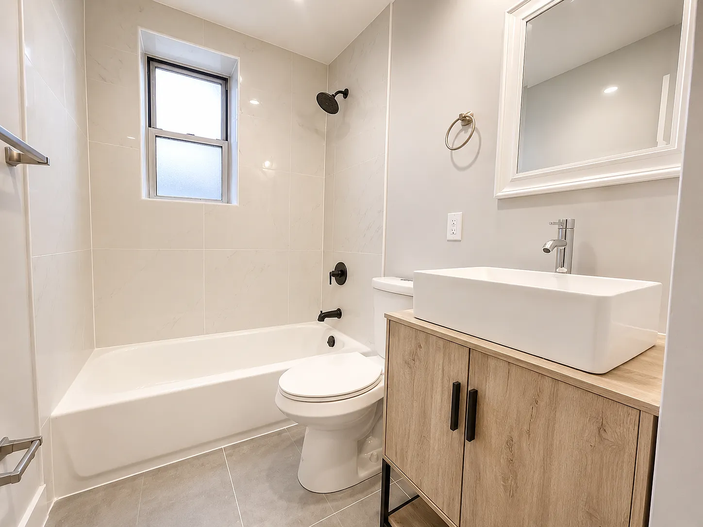 3 bed, 850 sqft, $2,050 — Photo 2