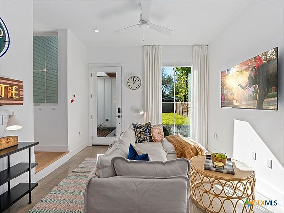 4th image of 512 Sacramento Dr Unit A