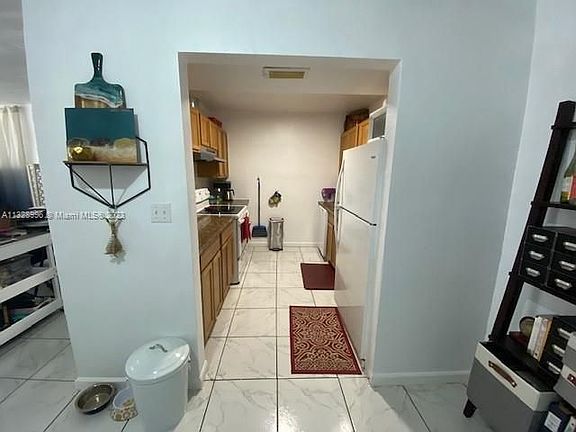 4th image of 1855 NE 121st St APT 19