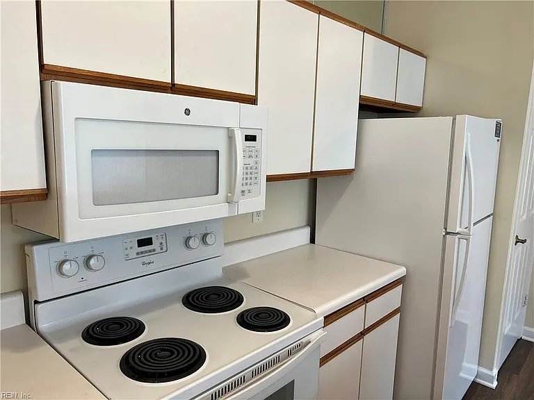 3201 Jade Ct #304 — Photo 9