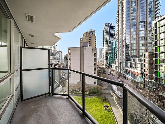 4th image of 1212 Howe St #706