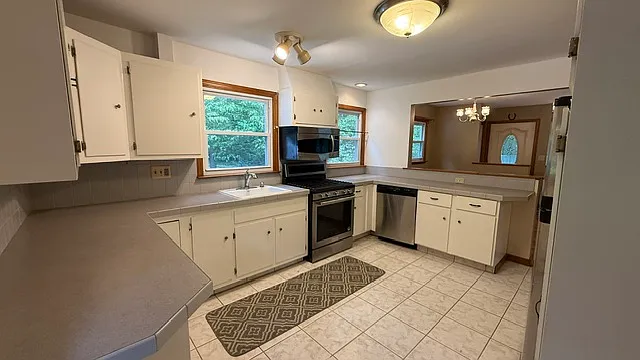 3 bed, 1232 sqft, $3,150 — Photo 3